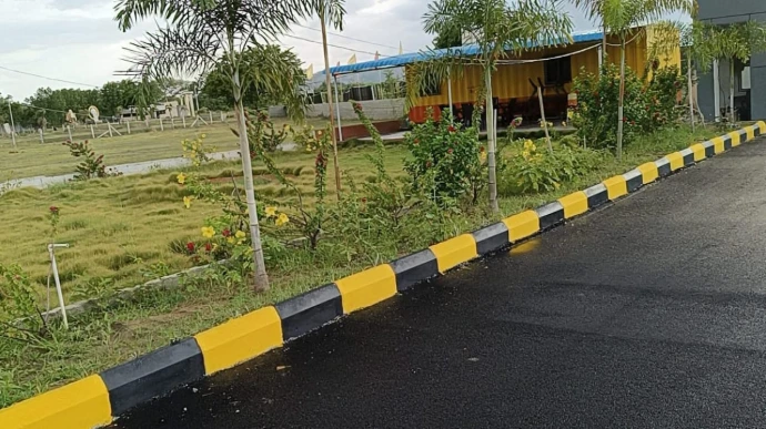 “VNG Projects offers HMDA & YTDA approved open plots in Raigiri, Yadadri and Warangal Highway with secure layouts and long-term investment growth.”